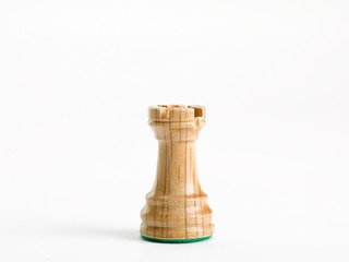 Figura de ajedrez sobre fondo blanco, torre
