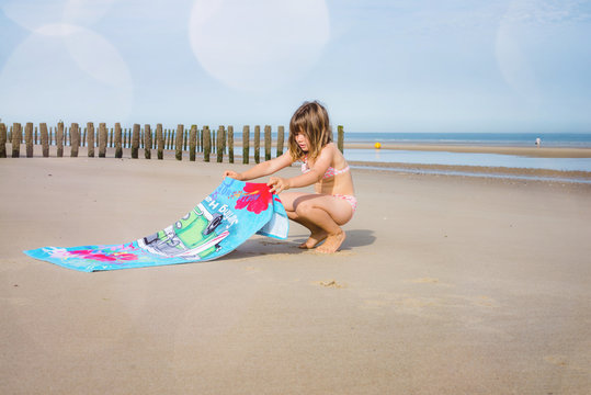 jolie fillette sur la plage