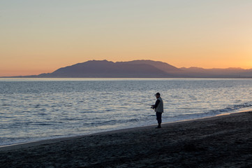 Naklejka premium Pescando en el Mediterráneo al atardecer / Fishing in the Mediterranean at sunset