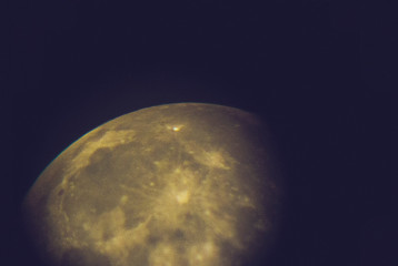 Superficie lunare vista dalla Terra