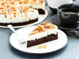 A wonderful caramel cheesecake with homemade caramel, nuts and chocolate.