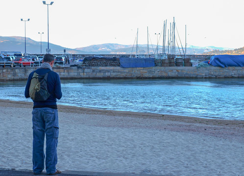 Hombre en la Playa de Beluso. Bueu. La Coru&ntilde;a. Galicia / Bueu, Beluso Beach. La Coru&ntilde;a, Galicia. Spain