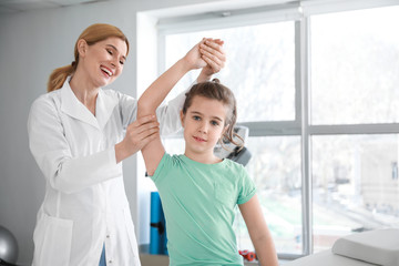 Fototapeta premium Physiotherapist working with little girl in rehabilitation center