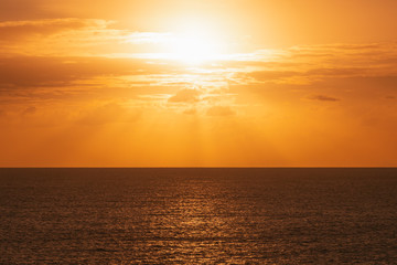 Obraz premium orange sun at ocean seascape