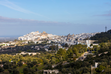 Fototapeta premium Skyline von Ostuni, Brindisi, Apulien, Italien