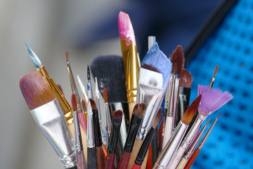 Fototapeta premium a set of brushes for drawing paints close-up
