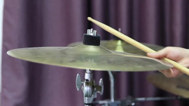 A crash hit on the plate and stops by hand. Close-up