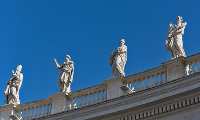 Fototapeta na wymiar Statues (11 apostles) on the roof of St. Peter's Basilica,(san pietro plaza) Vatican