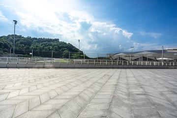 Obraz premium panoramic city skyline with empty square