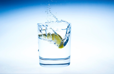 Lemon splashes in a water glass