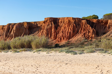 Roches rouges de la Praia da Falesia