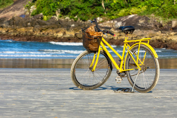 Fototapeta na wymiar Yellow bike in the beach