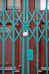 Gitter mit Schloß © Petra Beerhalter