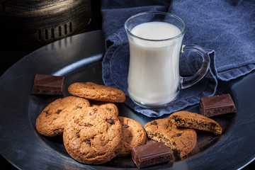 oat cookies and milk