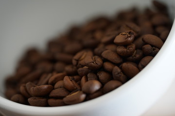 Kaffeetasse mit Kaffeebohnen