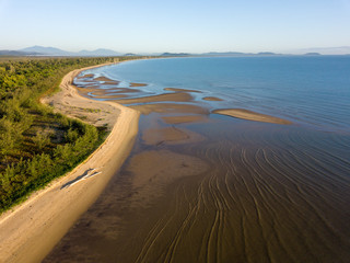 Fototapeta na wymiar Luftaufnahmen von der Küste von Kurrimine Beach in Australien