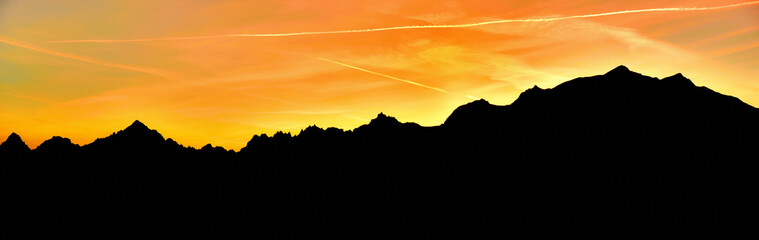Silhouette de la chaîne du Mont-Blanc
