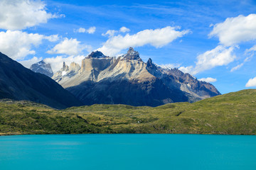 Naklejka na ściany i meble Cuernos del Paine, Parque Nacional Torres del Paine, Chile, Lago Pehoe, Región de Magallanes, Patagonia