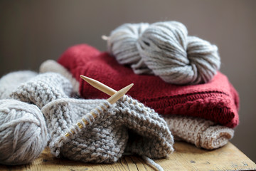 Obraz na płótnie Canvas Knitting needles and wool