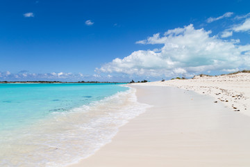 Fototapeta na wymiar Gorgeous white sand beach and blue sky on Turks and Caicos Islands. 