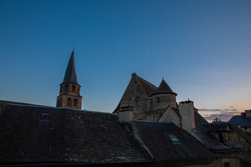 Fototapeta premium 暮れ行く空と中世の町のシルエット