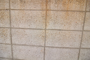 劣化したコンクリートブロック