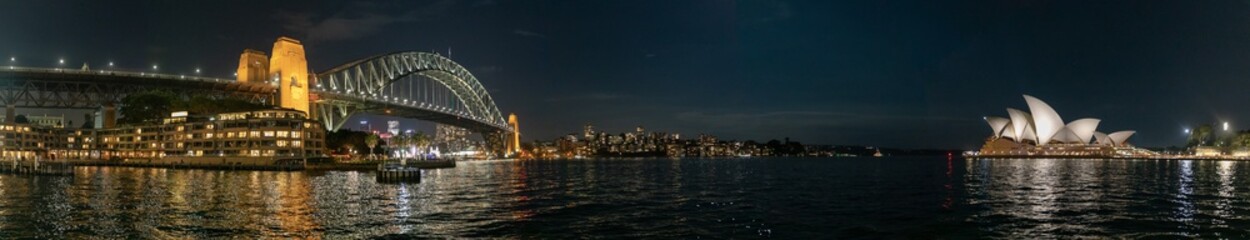 Fototapeta na wymiar Vue de la ville de Sydney de nuit