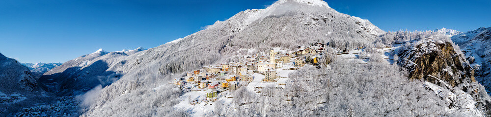 Primolo - Valmalenco (IT) - Vista aerea invernale con neve fresca