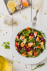 Delicious salad with pieces of grilled salmon.