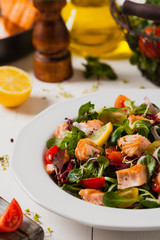 Delicious salad with pieces of grilled salmon.