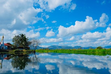 Fototapeta na wymiar ミャンマーのインレー湖の風景