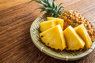 Fresh and delicious pineapple fruit slice platter - obrazy, fototapety, plakaty