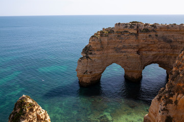 Costa marina en el Algarve, Portugal