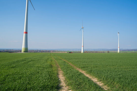 Windrad Landschaft Landwirtschaft Traktor