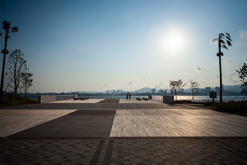 神戸の埠頭と夕陽