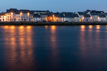 Fototapeta premium Colored houses around Corrib river in Galway