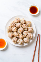Pork dumplings with sauce