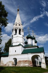 Fototapeta na wymiar Church of Nikola Chopped built in 1695 in Yaroslavl