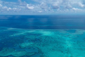 Fototapeta na wymiar Rundflug über das Great Barrier Reef mit tollen Eindrücken des Riffs aus der Luft