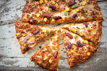 Mexican pizza with beef, corn, green pepper and red beans. Chilli con carne pizza 