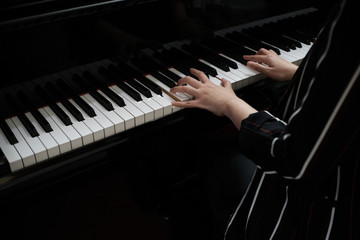 Fototapeta na wymiar Beautiful asian girl learn to play piano.