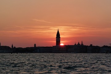 Fototapeta na wymiar couché de soleil sur Venise