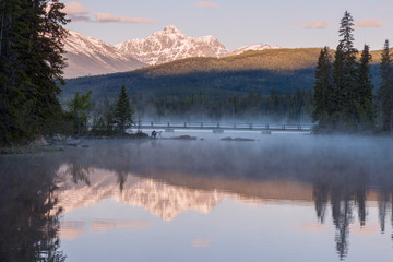 Fototapeta na wymiar Pyramid Lake in Jasper National Park