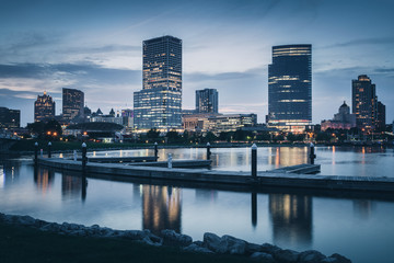 Fototapeta na wymiar Panorama of Milwaukee at night