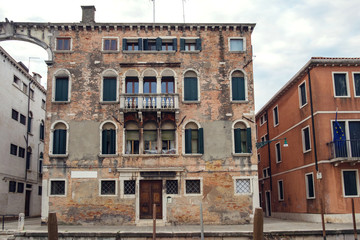 Fototapeta na wymiar Old house in Venice