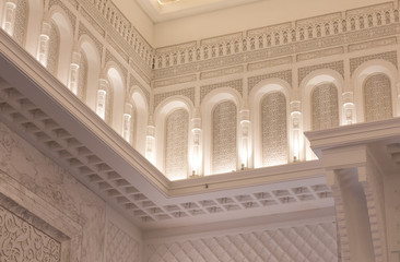 Obraz premium muslim wall with arabic ornament inside the building