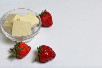 Strawberries and white chocolate. Cooking strawberries glazed in chocolate.