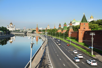 Obraz premium The Kremlin embankment. The walls of the Moscow Kremlin