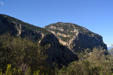Fototapeta na wymiar Veduta di Serra Ovara dal sentiero di Punta Salinas