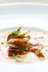 Cream soup made of baked potatoes with baked potatoes.